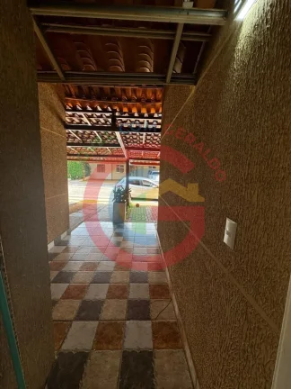 Imagem Casa térrea em condomínio. 2 quartos com 2 vagas.
