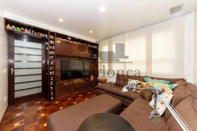 Imagem Charmosa cobertura triplex em Higienópolis, com varanda ampla e agradável.