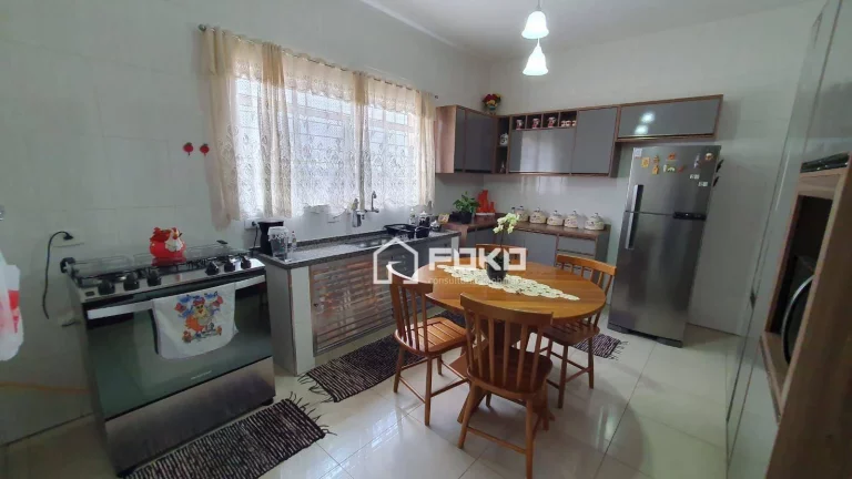 Imagem Casa com 3 dormitórios, 244 m² - venda por R$ 1.200.000,00 ou aluguel por R$ 6.432,00/mês - Vila Galvão - Guarulhos/SP