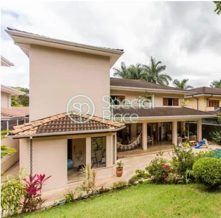 Imagem Clean e espaçosa.! Sala Estar voltada para Jardim com Piscina e Churrasqueira. 5 Dormitórios, send...