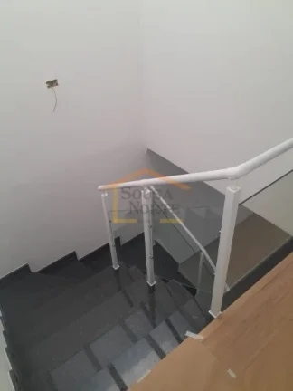 Imagem Sobrado novo com 120 m² de área útil e 85 m² de área construída. Possui 3 dormitórios, sendo ...