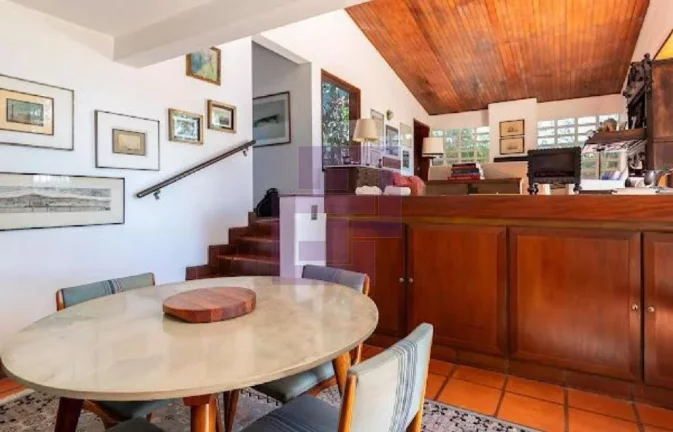 Imagem Casa Charmosa a venda em rua fechada com vista para o Joquei