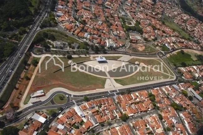 Imagem Excelente oportunidade de galpão comercial e loja à venda na Rua Vital Brasil, em frente à Praça...