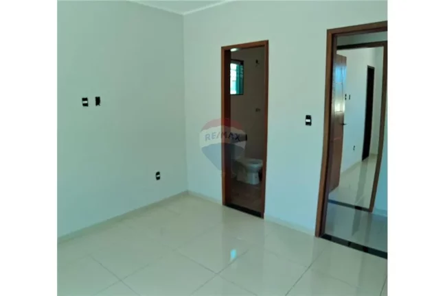 Imagem Casa com dois dormitórios e banheiro no centro do barroco.