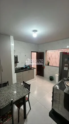 Imagem Casa padrão à venda no bairro São Benedito, Uberaba: 3 quartos, móveis planejados e porcelanato