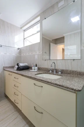 Imagem Apartamento 158M² Reformado, 3Q, 1 Suíte, 2 Banheiros, 2 Vagas, Salão de Festas, Playground, Brinquedoteca, Bicicletário, Área Verde.