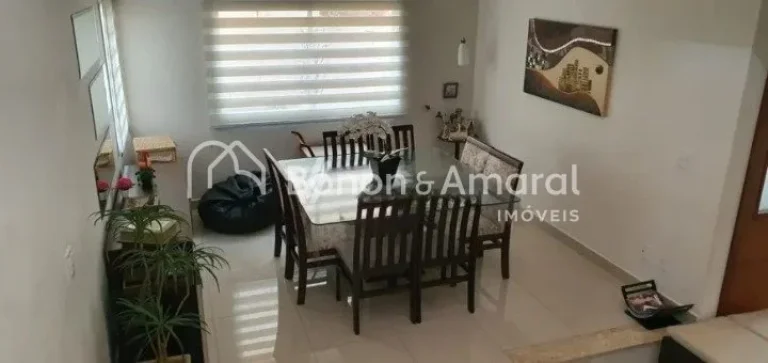 Imagem Descubra o lar perfeito para a sua família nesta linda casa que une sofisticação e praticidade!

...
