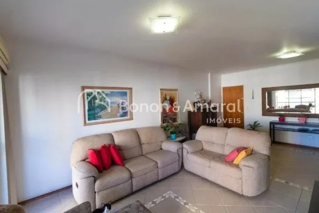 Imagem Aconchegante imóvel à venda com 3 quartos, sendo 1 suíte, e 2 banheiros.
Ideal para quem busca co...