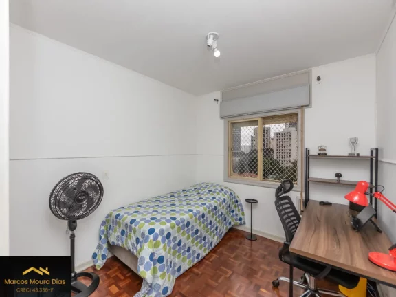 Imagem Apartamento na Pompéia, com 3 dormitórios, 1 suíte, e 2 vagas e dependência de serviço completa. Edifício com Portaria 24 hs, Gerador e Lazer