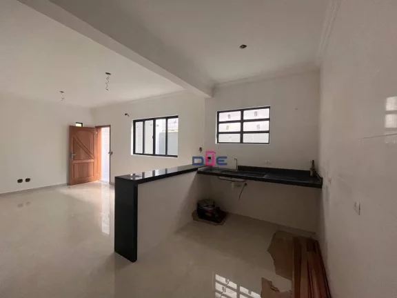 Imagem Casa sobreposta térrea com 3 suítes sendo 1 privativa e 2 americanas, no Embaré só 950 mil com 2 vagas. Novinha!!!