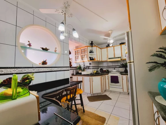 Imagem Apartamento de 2 dormitórios, com vista mar e vaga fechada