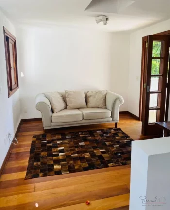 Imagem Essa casa incrível, tem uma identidade única, extremamente elegante, com muita luz e ventilação ...
