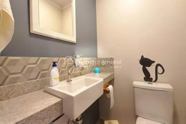 Imagem Este apartamento de 3 dormitórios, sendo 1 suíte, e 3 banheiros oferece conforto e praticidade par...