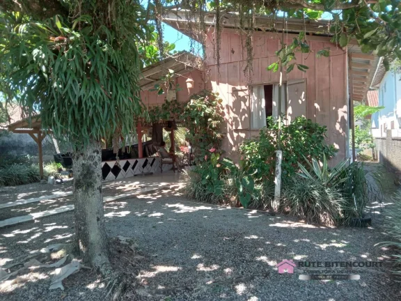 Imagem Casa de Madeira com Terreno Grande - Salinas- Balneário Barra do Sul / SC