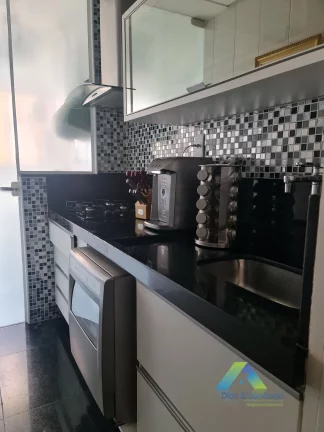 Imagem Apartamento recém reformado com 67m², 2 dormitórios, 1 suíte, 2 vagas de garagem coberta em localização privilegiada em área nobre a 500mts da Estação Metrô Chácara Klabin.