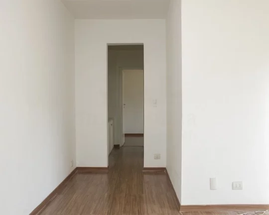 Imagem Apartamento reformado, iluminado e reformado, living para 02 ambientes, piso laminado, dormitórios ...
