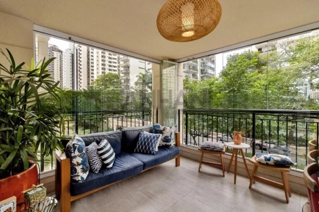 Imagem Apartamento de alto padrão para locação na Indianópolis, São Paulo-SP: 3 quartos, 3 suítes, 3 salas, 4 banheiros, 2 vagas e 164m².