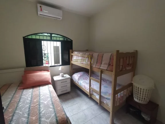 Imagem Casa com 3 dorms (2 suítes) a 700m da Praia à venda em Peruíbe