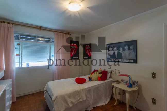 Imagem Apartamento de 132m² em Higienópolis, 3 quartos (1 suíte) e 1 vaga demarcada e livre.
