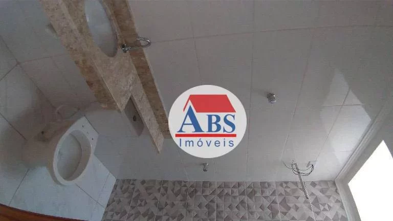 Imagem Casa Sobreposta Alta com Sacada