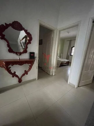 Imagem ...lt;br...gt;Linda casa localizada no Centro de Guaratinguet...aacute;, pr...oacute;xima a diversos...