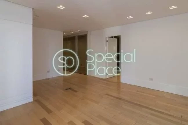 Imagem Lindo apartamento com 293m2 de área privativa, 4 dormitórios ( 2 suítes) e 3 vagas na garagem. Ap...