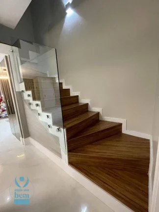 Imagem Sobrado mobiliado em condomínio fechado com Piscina, 3 quartos e Cinema no Ático, à venda, 139 m² por R$ 1.290.000 - Santa Cândida - Curitiba/PR