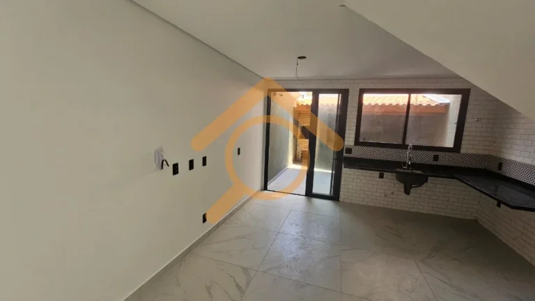 Imagem Excelente oportunidade de investimento: Casa à venda em São Paulo-SP, Vila Romano, com 3 quartos, 3 suítes e 147m² de área.