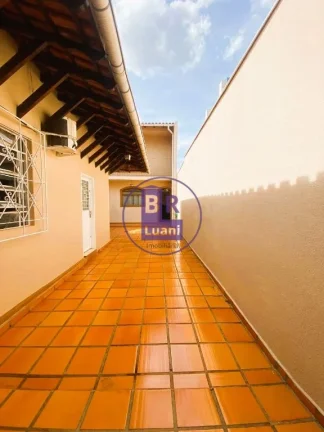 Imagem Casa com Fundos para Locação Comercial ou Residencial.