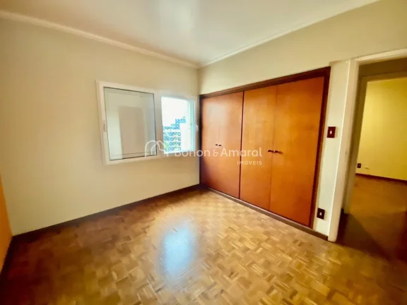 Imagem Amplo apartamento no Cambuí, próximo ao Centro de Campinas, com 118m².
Com 3 quartos + 1, sendo 1...