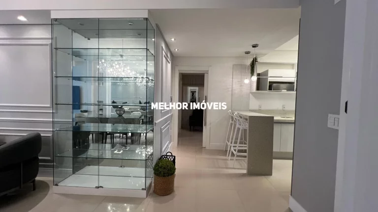 Imagem Apartamento á venda no Pioneiros com 4 dormitórios e 3 vagas de garagem localizado em Balneário Camboriú.