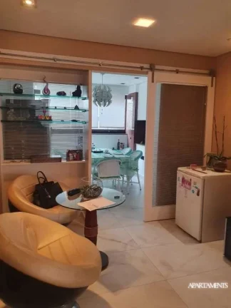 Imagem 225m2, com 4 suites, 4 vagas de garagem , quadra de tênis, quadra de squash