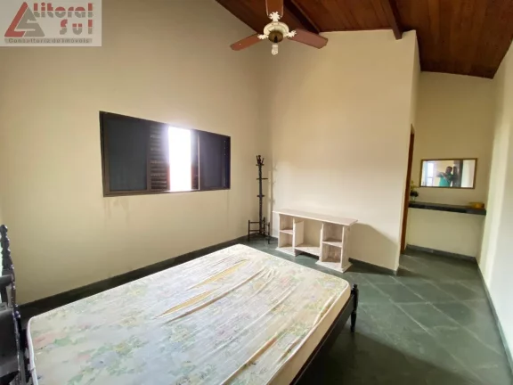 Imagem casa isolada na mirim praia grande