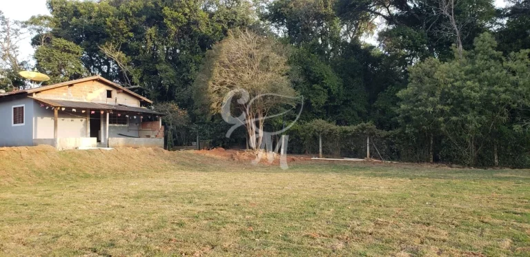 Chácara com 5.000 m² em Medeiros