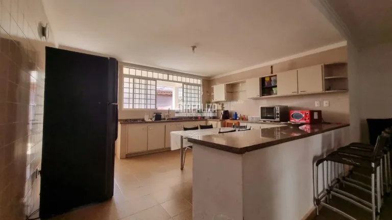 Imagem Casa com 6 Dormitórios no Bairro Fabrício - em Uberaba