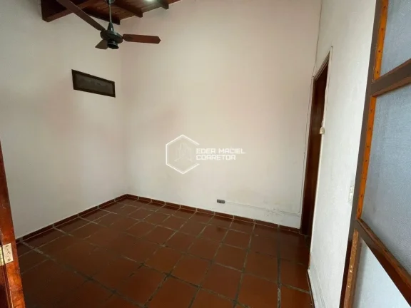 Imagem Está procurando o lugar perfeito para morar? Este sobrado é o que você precisa! Localizado no des...