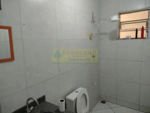 Imagem Imperdível oportunidade de adquirir casa comercial de 2 quartos, 2 salas, 2 banheiros e 5 vagas de garagem em Caraguatatuba-SP.
