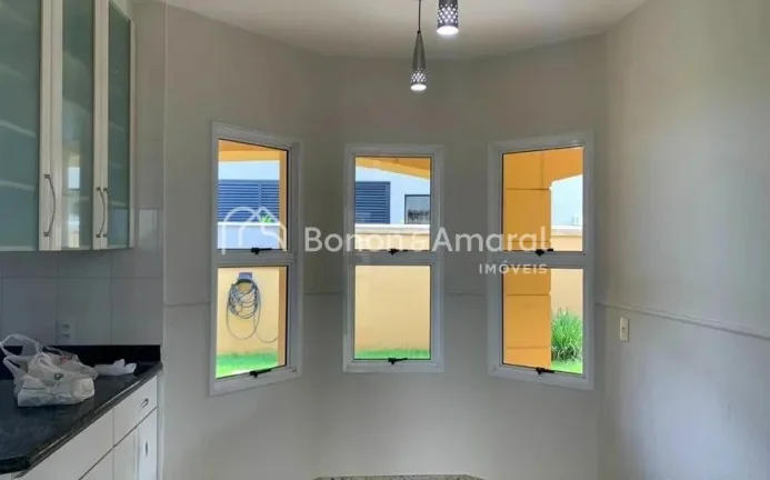 Imagem Linda e espaçosa casa no Alphaville Campinas, com área construída de 330 m². A residência possu...