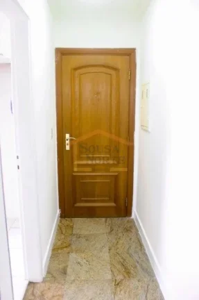 Imagem Apartamento originalmente com 4 dormitórios, sendo 1 suíte, 1 dos dormitórios e banheiro foram tr...