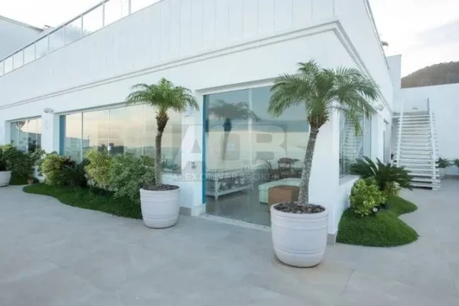 Imagem Cobertura à venda na Atlântica, 1.032m2, 5quartos, 3vgas, Frontal Mar.