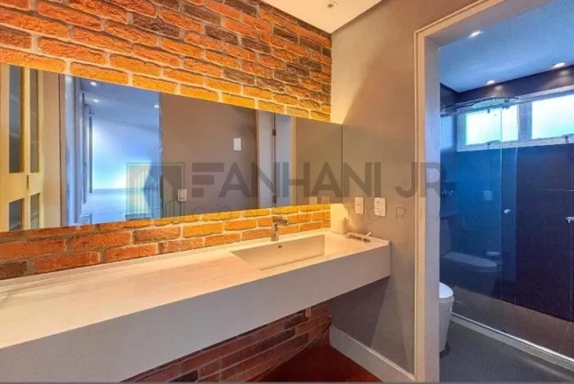 Imagem Venha conhecer o apartamento dos seus sonhos! Este incrível Loft Duplex está em excelente estado e possui características que vão te encantar. Ao ent