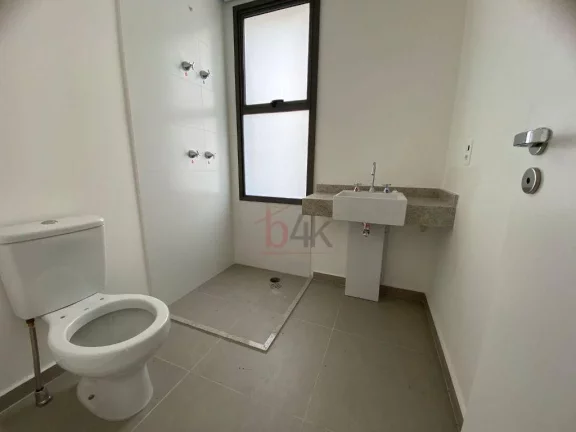Imagem Apartamento três suítes, varanda espaçosa e duas vagas de garagem a venda no Brooklin.