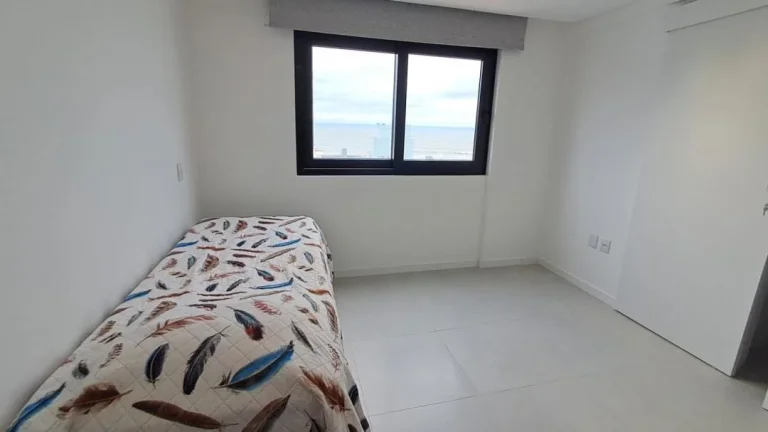 Imagem ALUGUEL TEMPORADA de Apartamento mobiliado com 3 dormitórios sendo 1 suíte e 2 Demi-suíte no Bairro Gravatá-Navegantes-SC