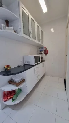Imagem PITANGUEIRAS- CALÇADÃO TOTALMENTE REFORMADO E DECORADO , GARAGEM NO PRÉDIO.