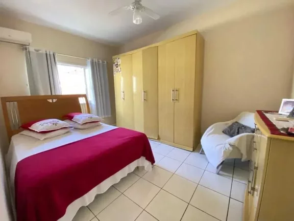 Imagem Casa com 4 dormitórios sendo 1 suíte e 5 vagas de garagem com piscina privativa - Balneário Camboriú
