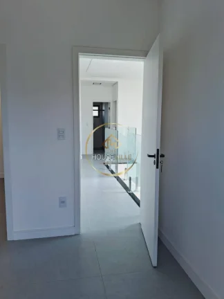 Imagem Casa, 3 Dormitórios (1 suíte ), 4 vagas, Condomínio Malibu, Caçapava.