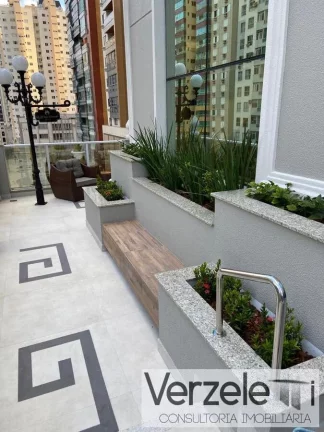 Imagem Apartamento 4 ou + dormitórios para Venda em Balneário Camboriú / SC no bairro Centro