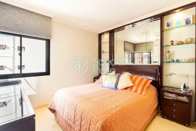 Imagem Apartamento com 180m² em Moema Pássaros. Living integrado à varanda envidraçada, sala de almoço...