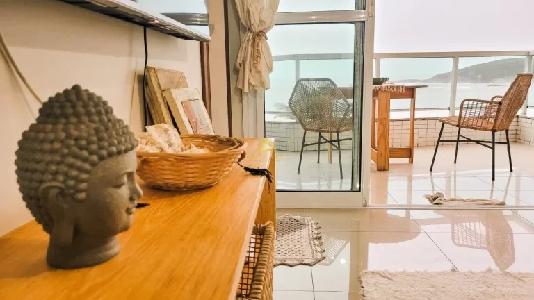 Imagem Apartamento de Luxo Frente para o Mar: Temporada Exclusiva na Praia de Peracanga, Guarapari
Desfrute...