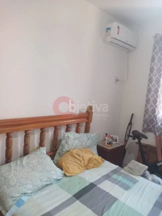 Imagem Apartamento com 2 dormitórios à venda, 81 m² por R$ 220.000,00 - Vinhateiro - São Pedro da Aldeia/RJ